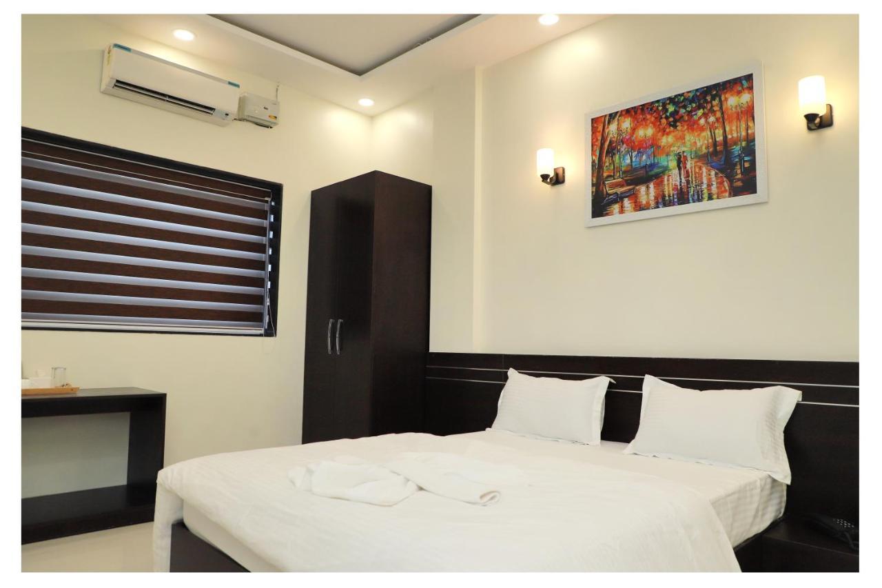 Hotel Opal Plaza Executive Waluj Buzurg Exterior photo