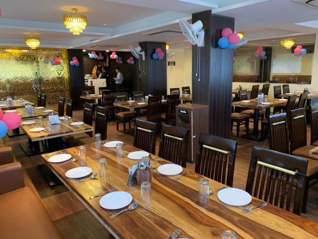 Hotel Opal Plaza Executive Waluj Buzurg Exterior photo
